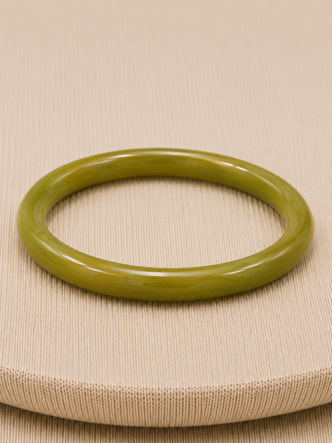 Vintage Avocado Green Bakelite Bangle Bracelet