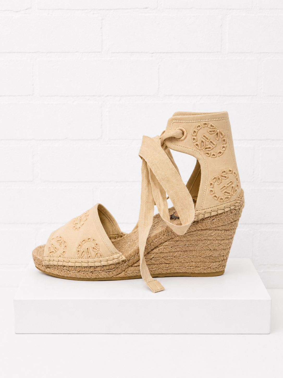 Gucci Damita Broderie Anglaise Canvas Espadrille Wedges -Ivory- 38.5